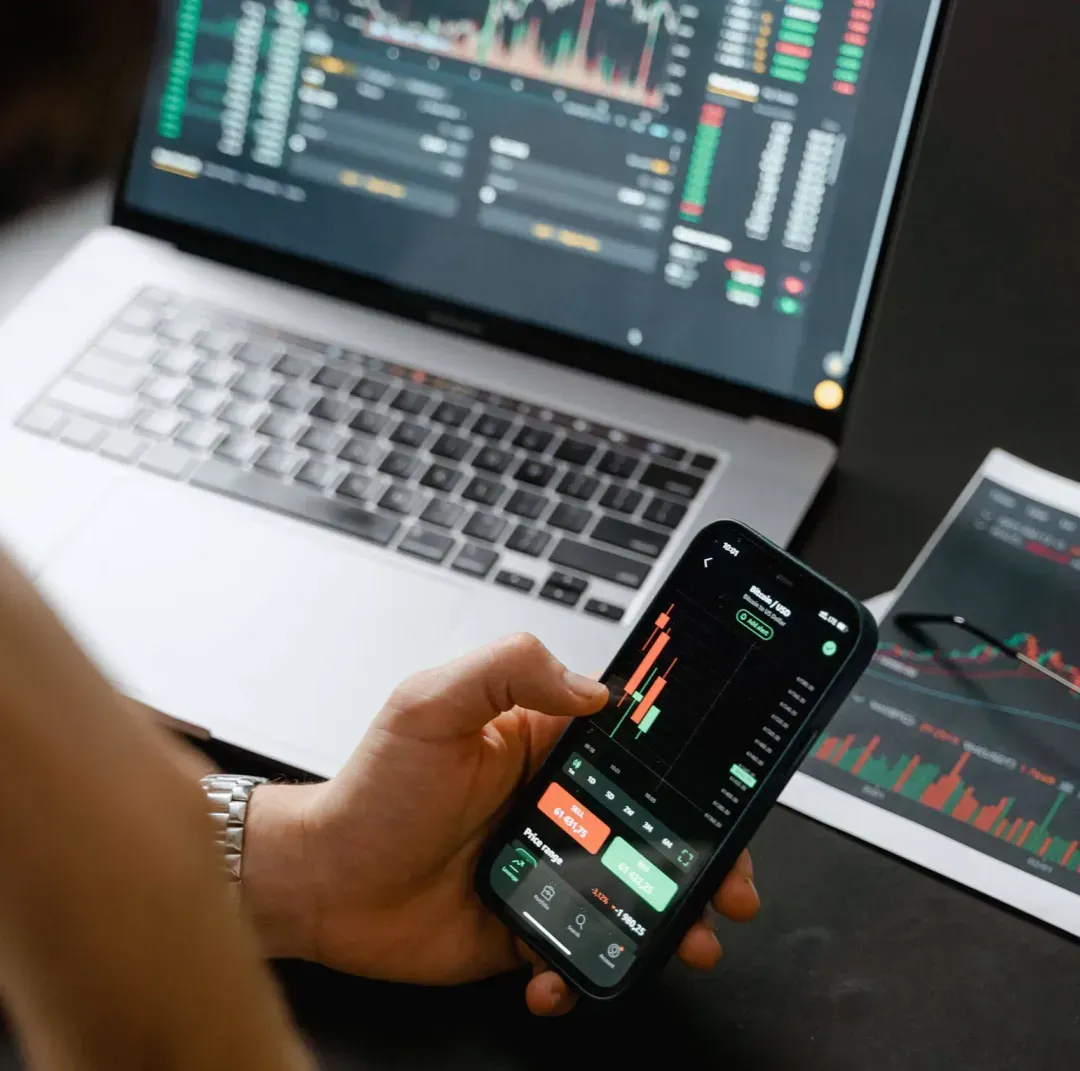 A person seeing stock market data on the phone